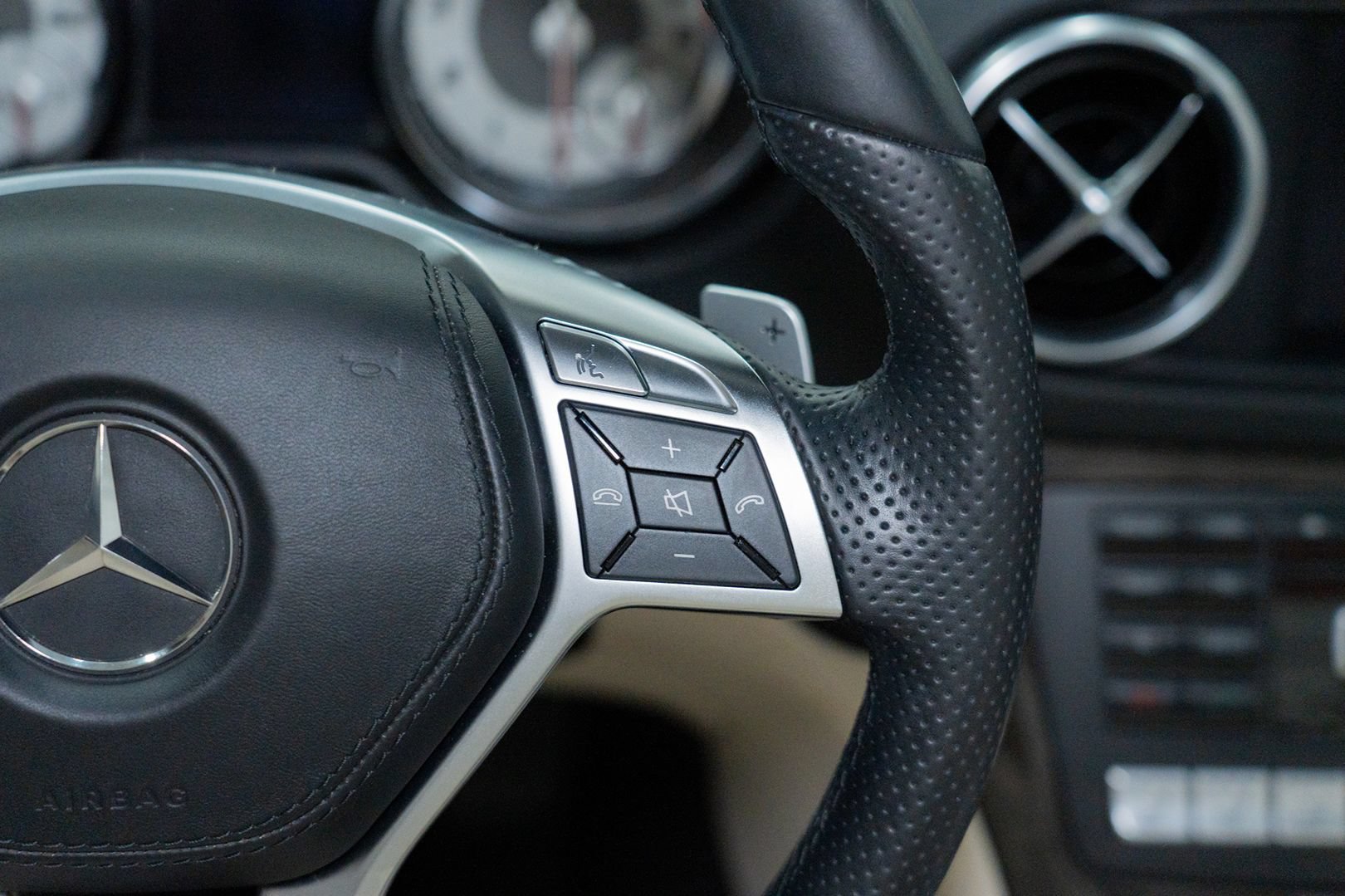 Used 2013 Mercedes-Benz SL 550 image 34