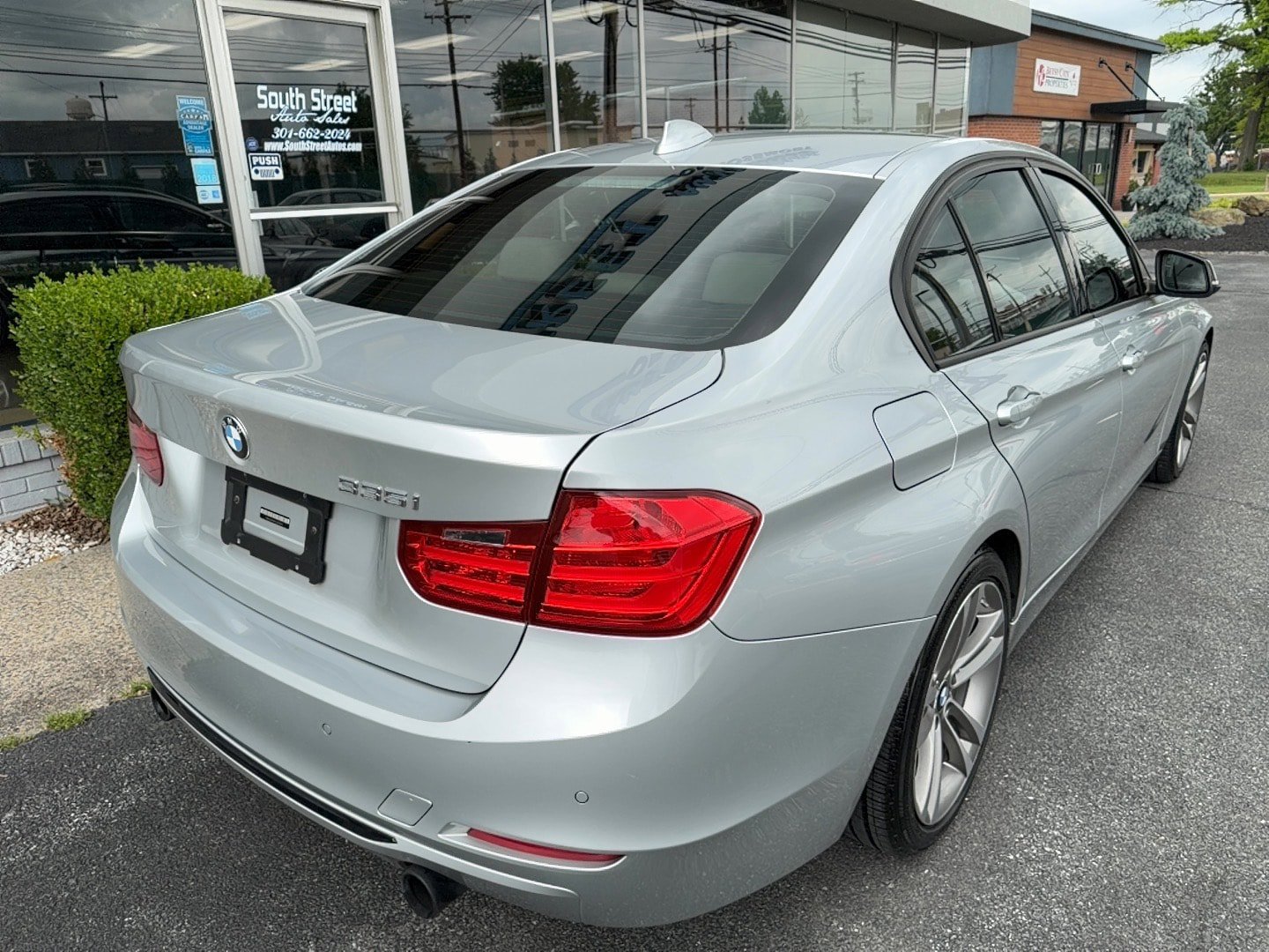 Used 2012 BMW 335i Sedan RWD image 3
