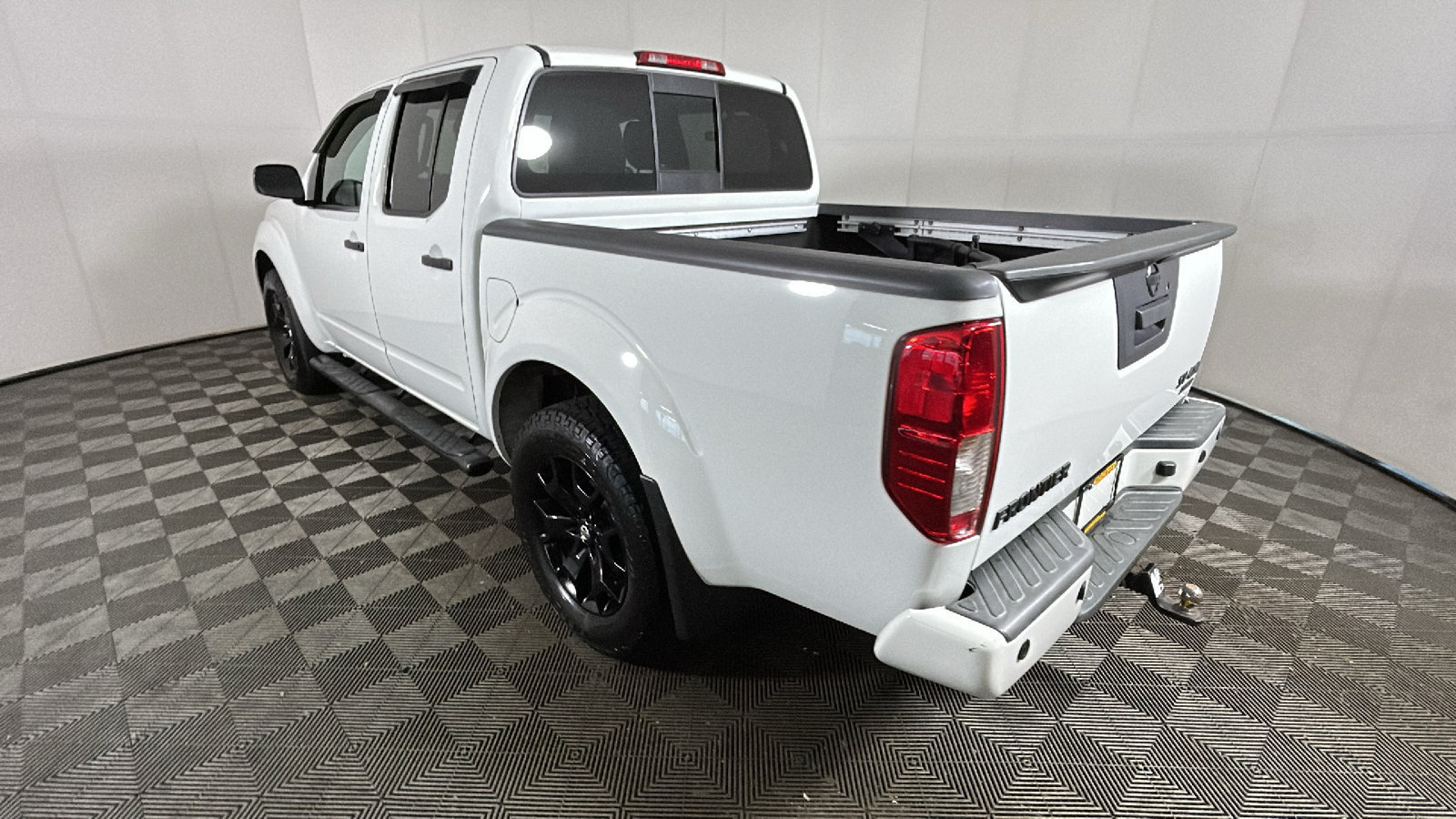 Used 2020 Nissan Frontier SV w/ Midnight Edition Floor Mats AWD/4WD image 5