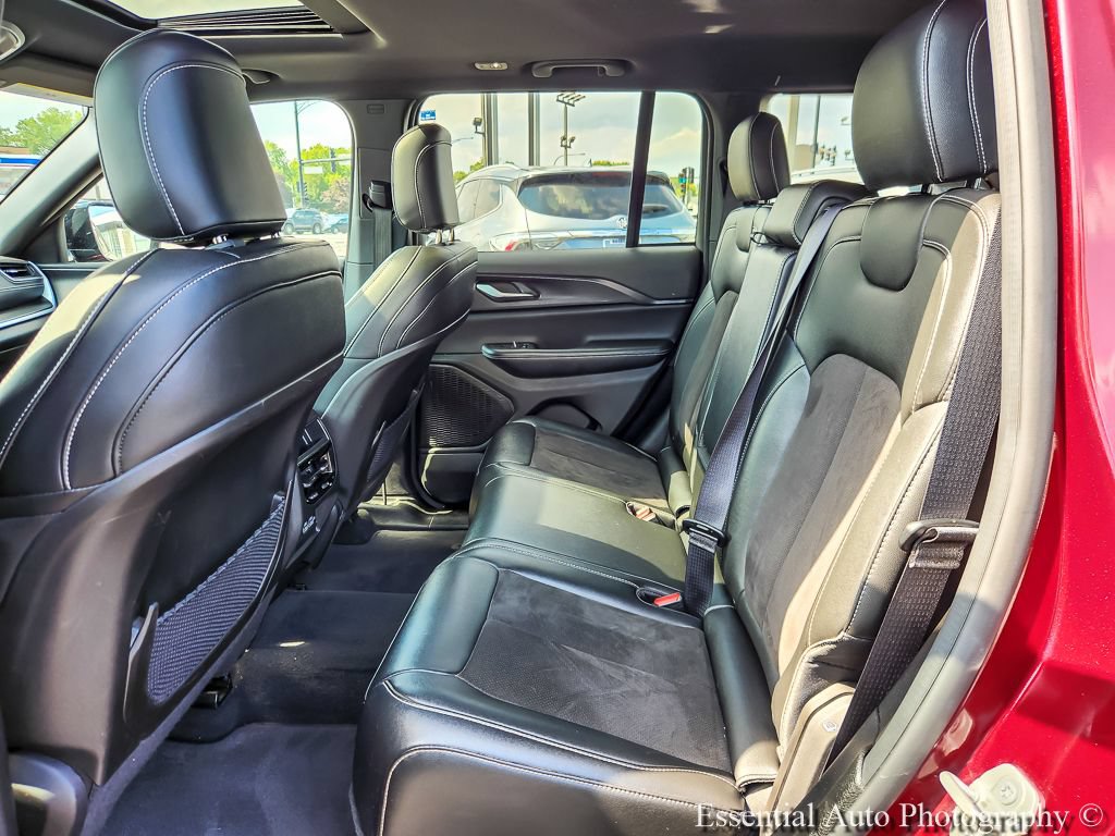 Used 2024 Jeep Grand Cherokee Altitude AWD/4WD image 9