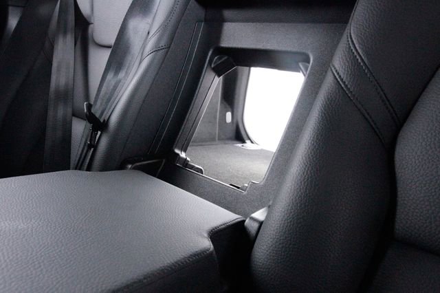 Used 2025 Volvo XC60 B5 Plus image 31