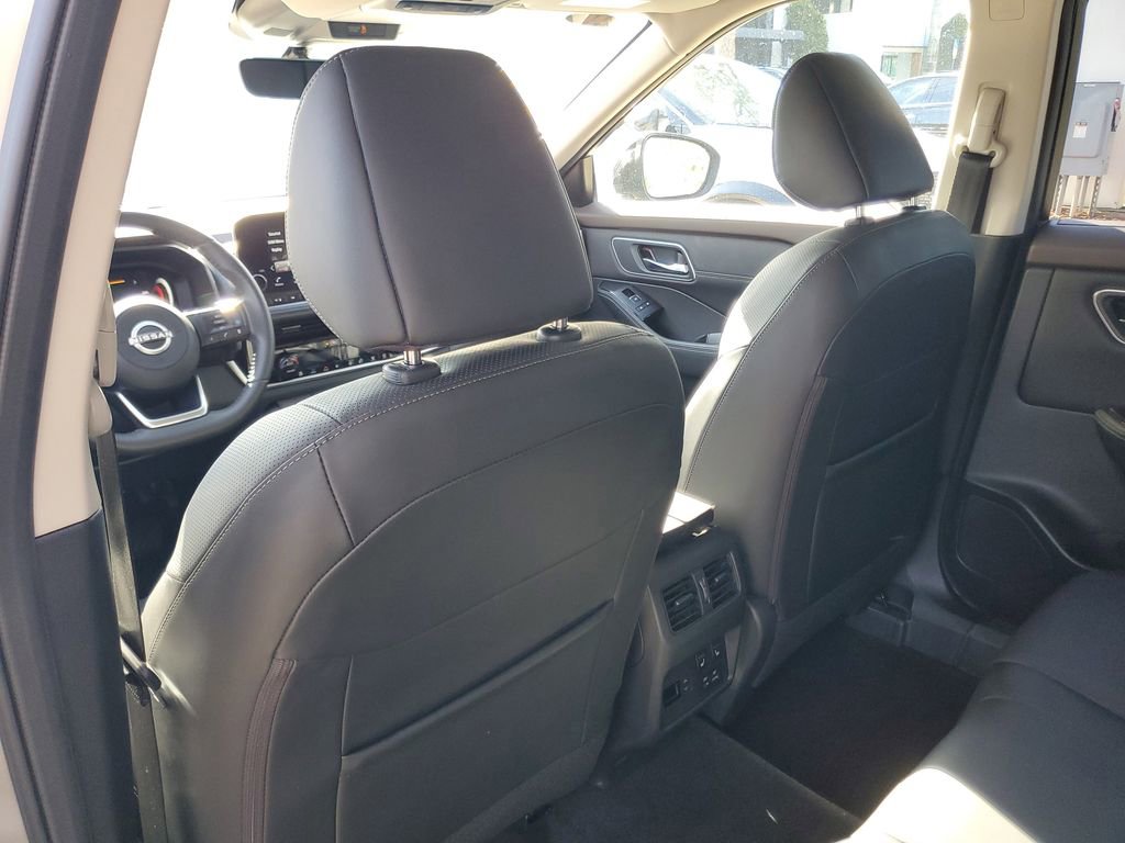 Certified 2023 Nissan Rogue Platinum w/ Platinum Premium Package FWD image 12