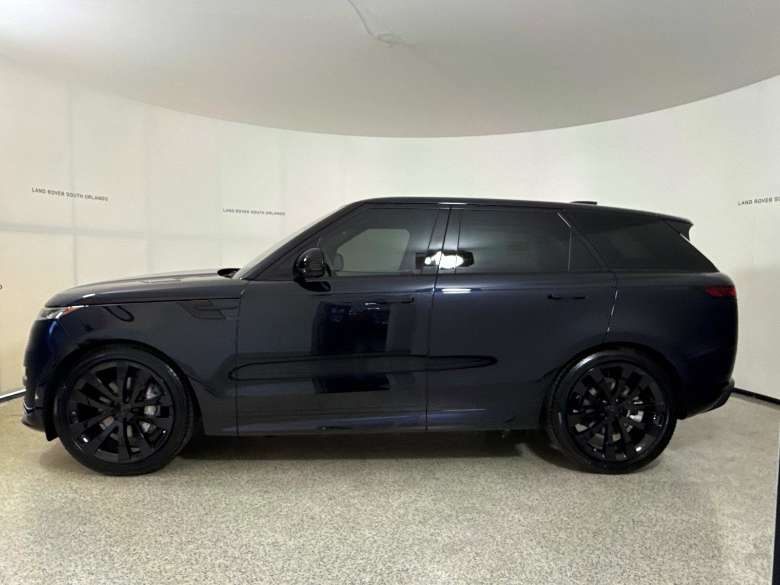 New 2026 Land Rover Range Rover Sport Dynamic SE AWD/4WD image 2