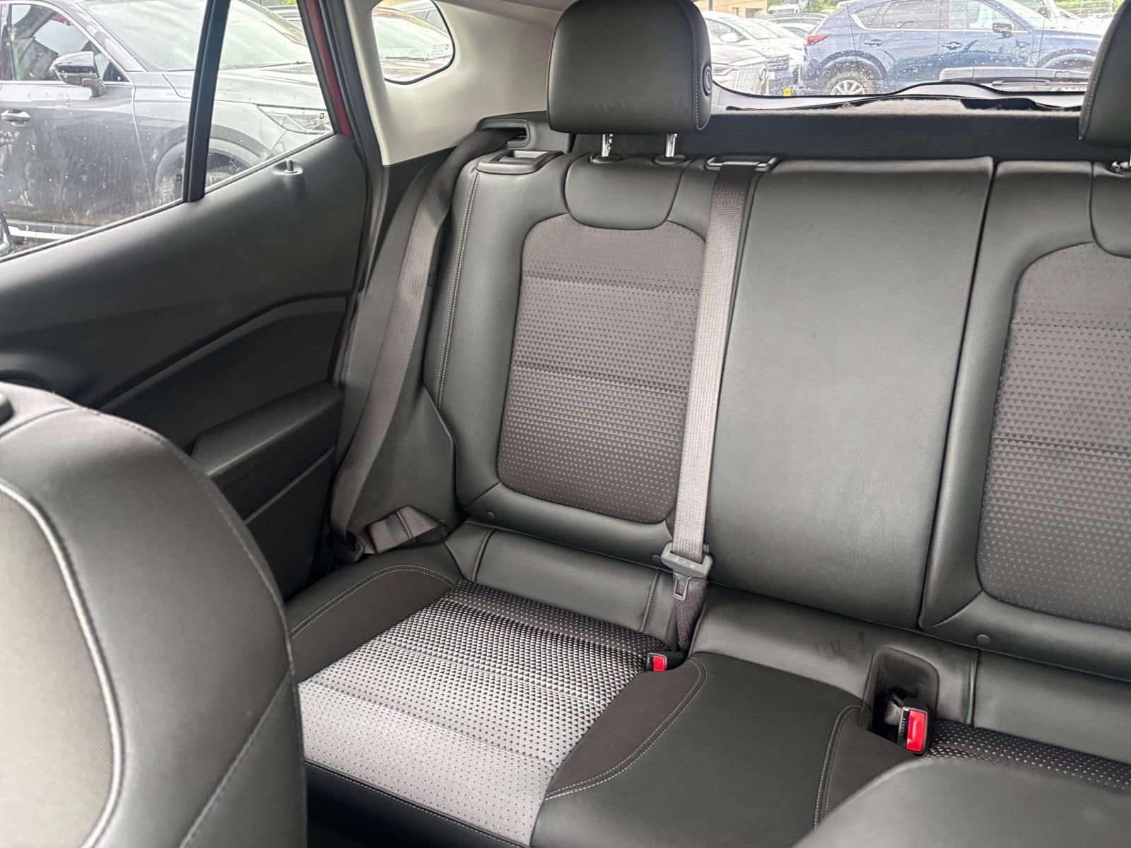 Used 2025 Chevrolet Trax LT FWD image 38