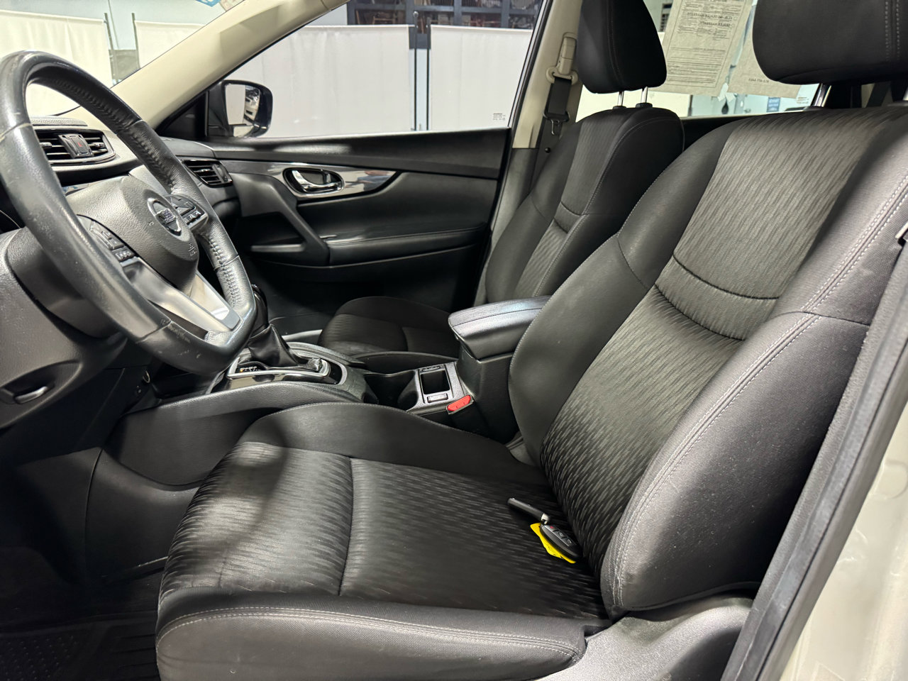 Used 2017 Nissan Rogue SV image 15