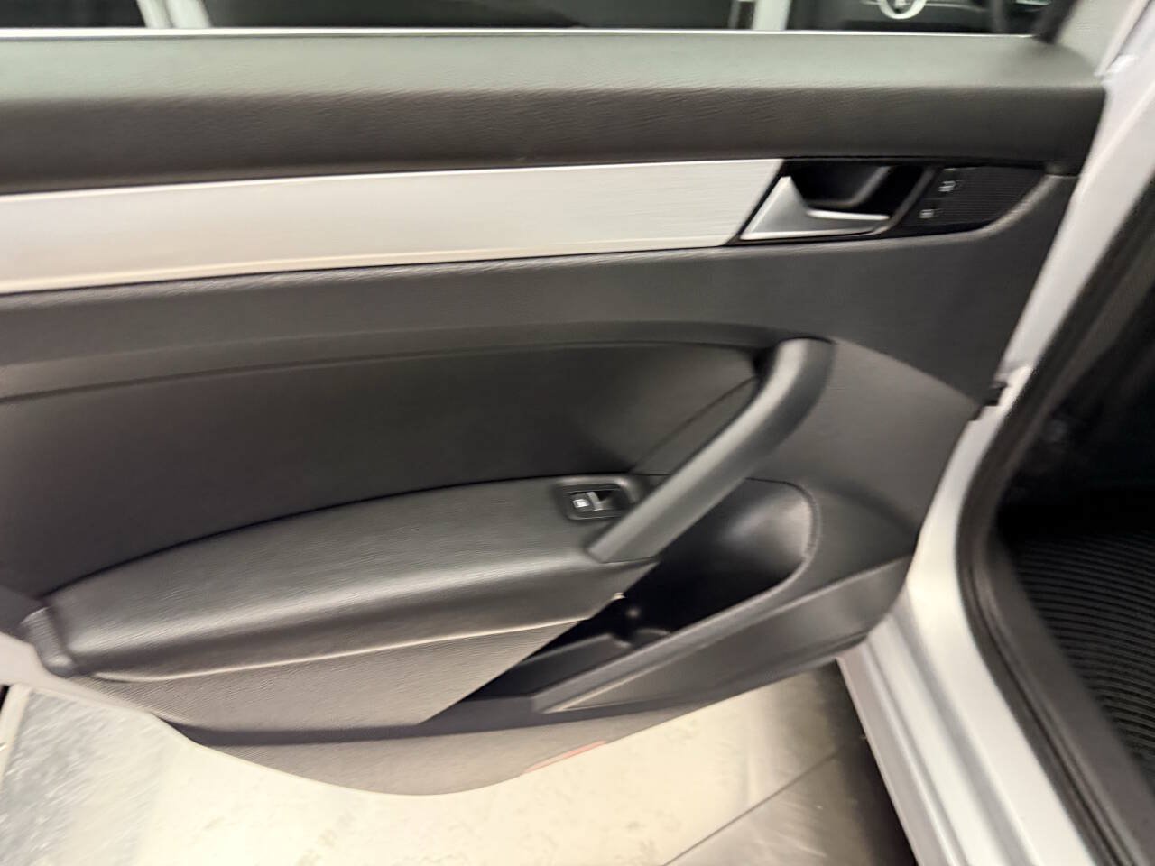 Used 2013 Volkswagen Passat 2.5 SE FWD image 22