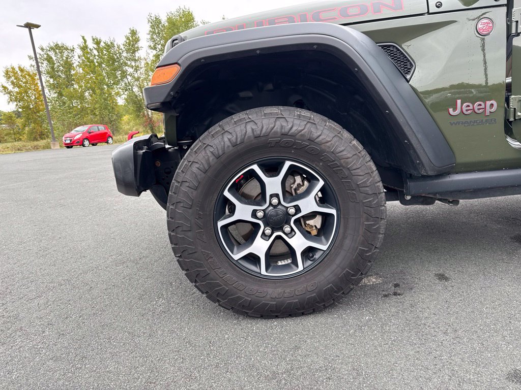 Used 2021 Jeep Wrangler Unlimited Rubicon w/ Dual Top Group AWD/4WD image 39