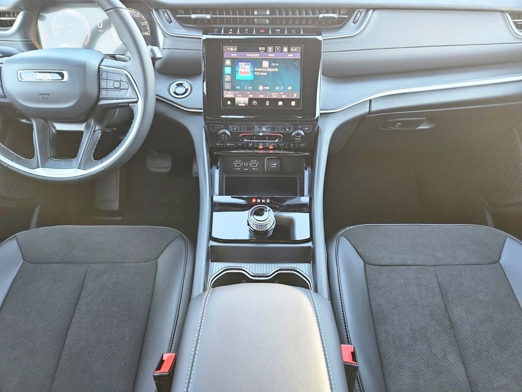 New 2025 Jeep Grand Cherokee Altitude image 11