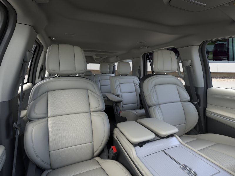 New 2026 Lincoln Navigator L Premier AWD/4WD image 10