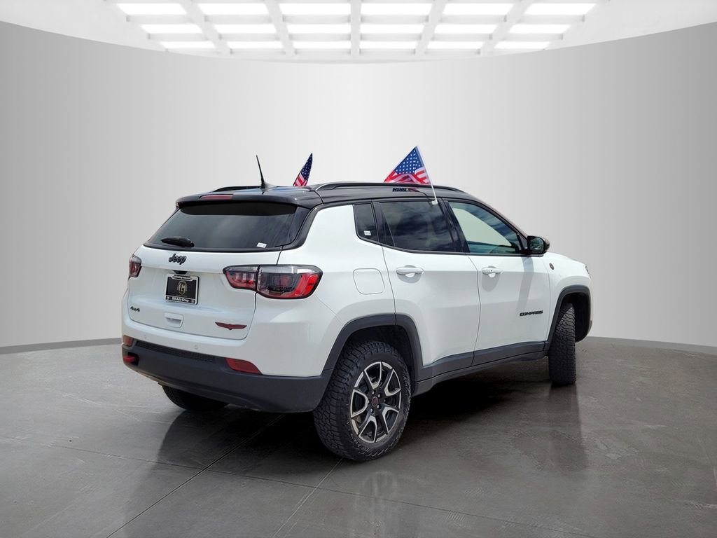 Used 2025 Jeep Compass Trailhawk image 4