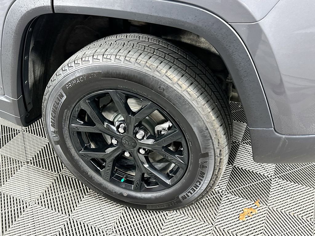 Certified 2024 Jeep Grand Cherokee Altitude image 41