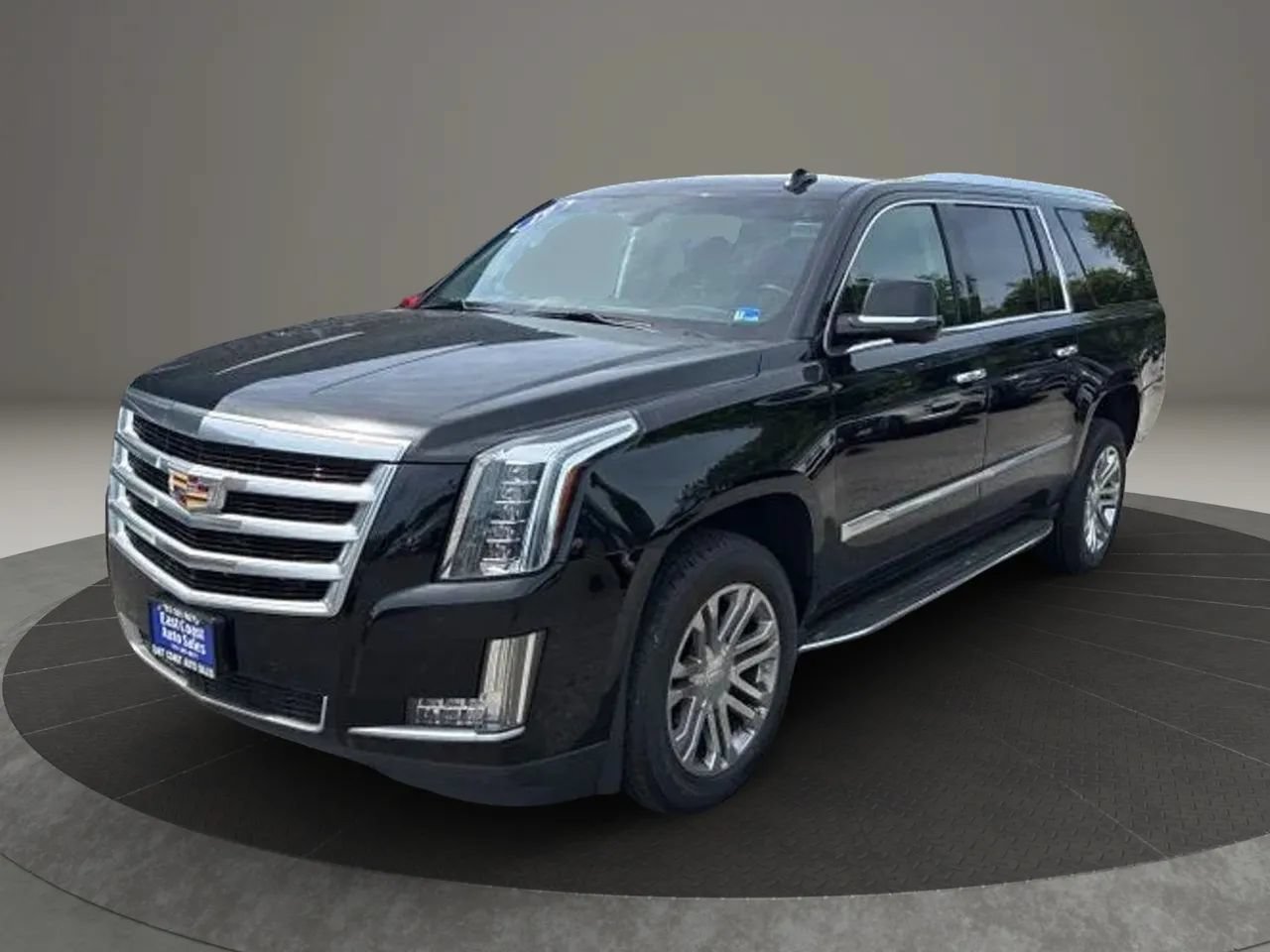Used 2019 Cadillac Escalade ESV 4WD image 1