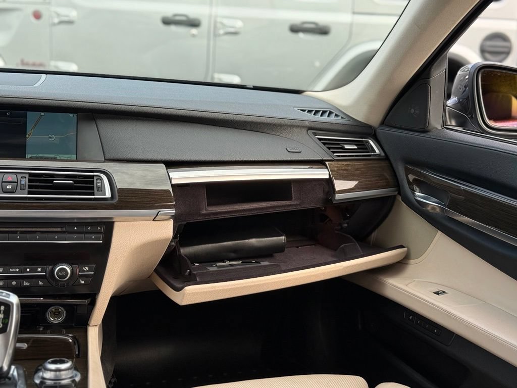 Used 2012 BMW 750i xDrive AWD/4WD image 27