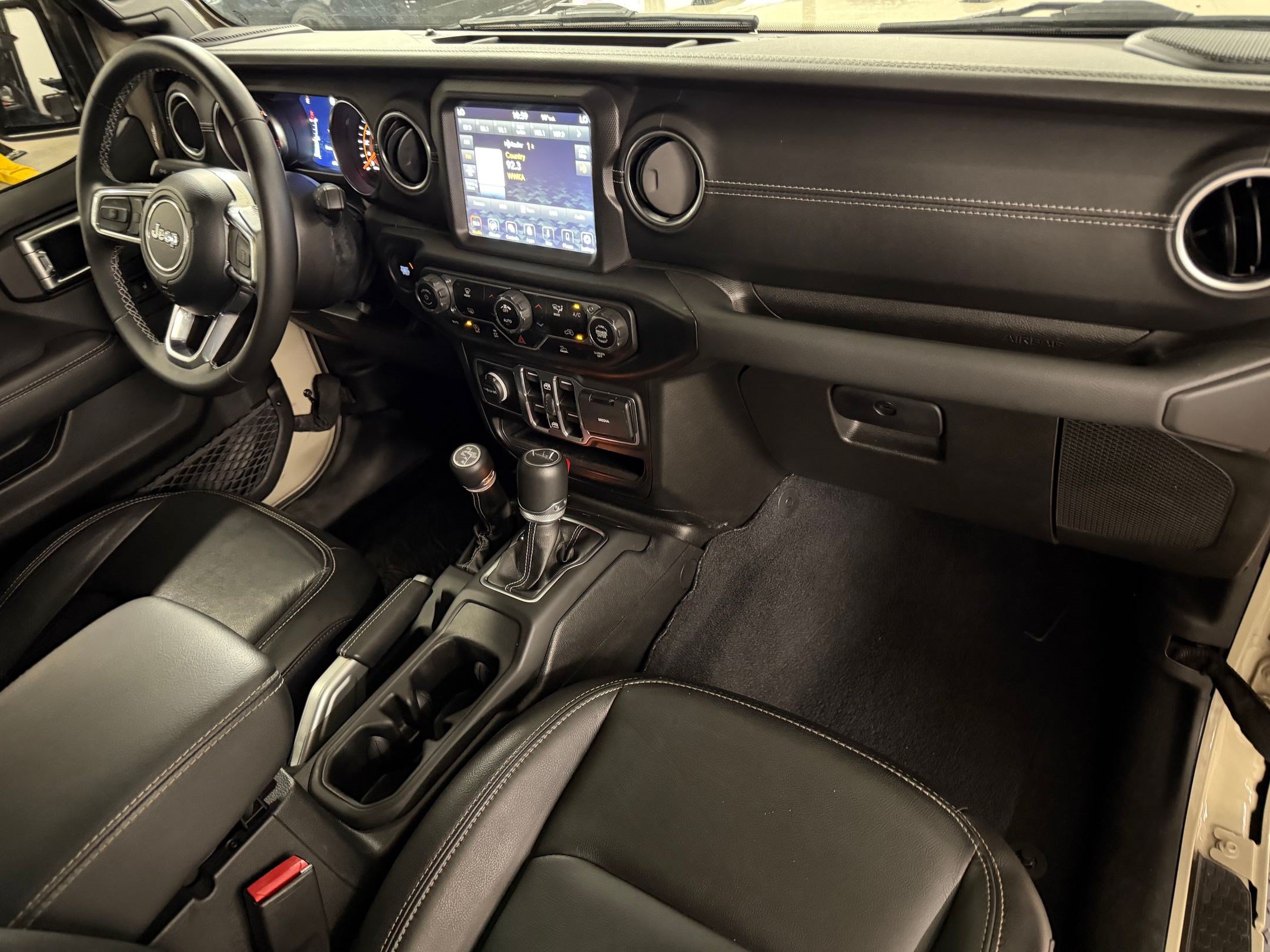 Used 2022 Jeep Gladiator Overland w/ Popular Equipment Package AWD/4WD image 45