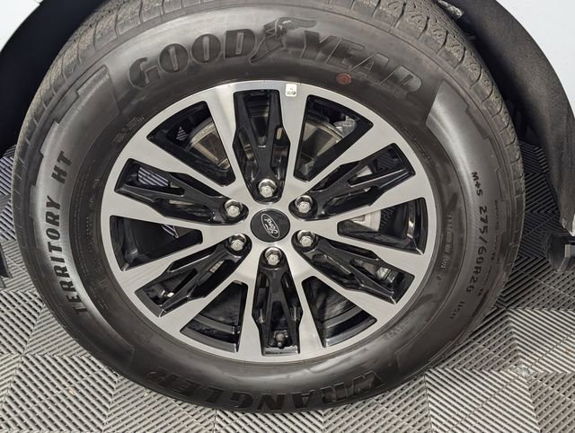 Used 2025 Ford Expedition Platinum image 8