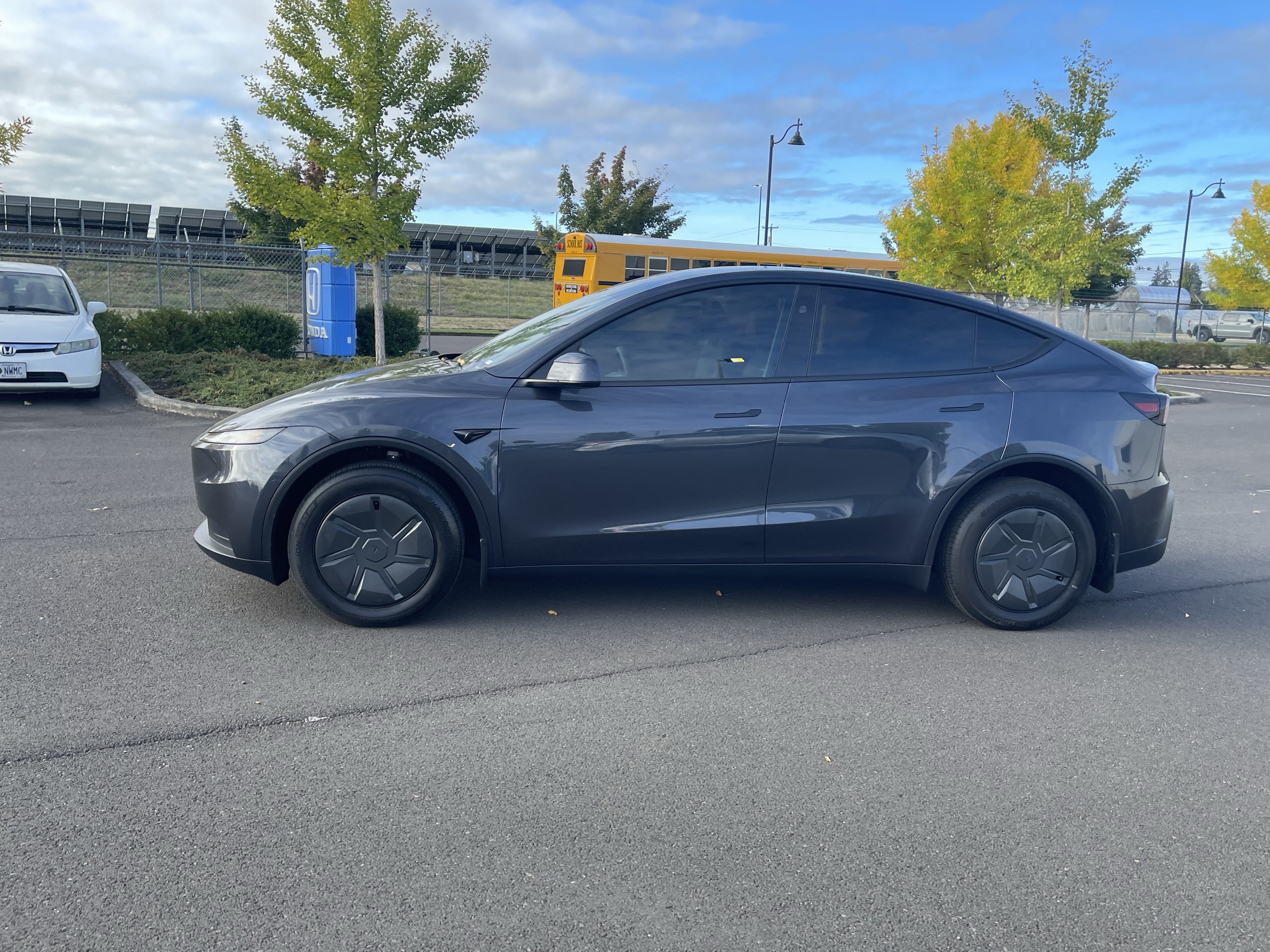 Used 2026 Tesla Model Y Long Range AWD/4WD image 2