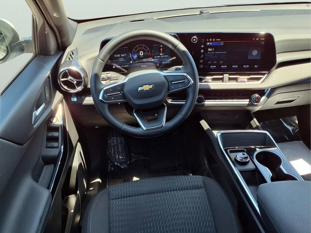 Used 2026 Chevrolet Equinox LT AWD/4WD image 9