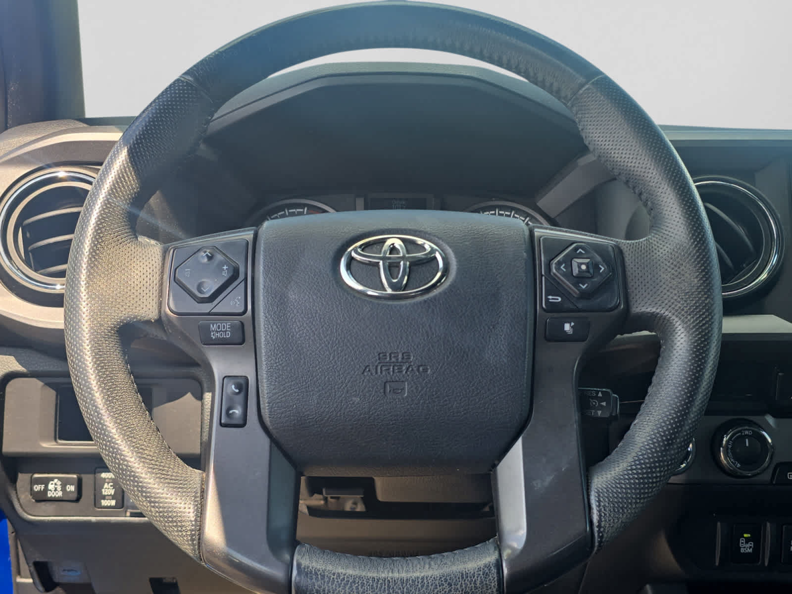 Used 2017 Toyota Tacoma TRD Off-Road AWD/4WD image 11