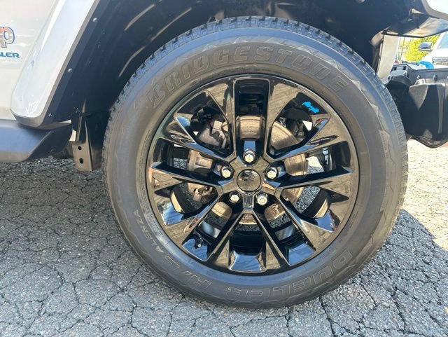 Used 2023 Jeep Wrangler Unlimited Sahara w/ Cold Weather Group AWD/4WD image 15