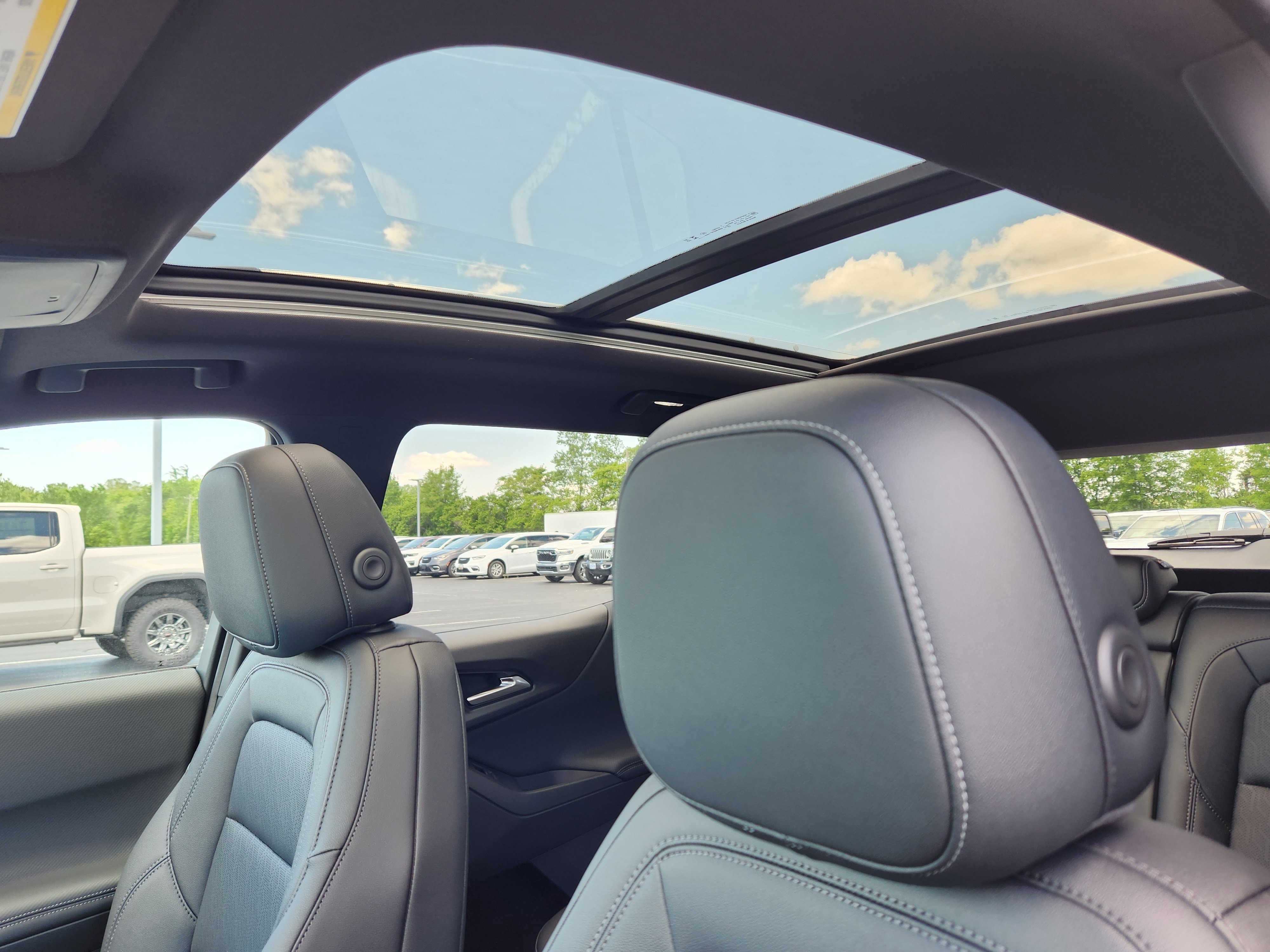 New 2026 Chevrolet Equinox LT AWD/4WD image 17