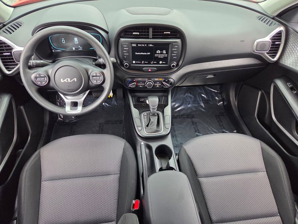Used 2025 Kia Soul LX w/ LX Technology Package image 9