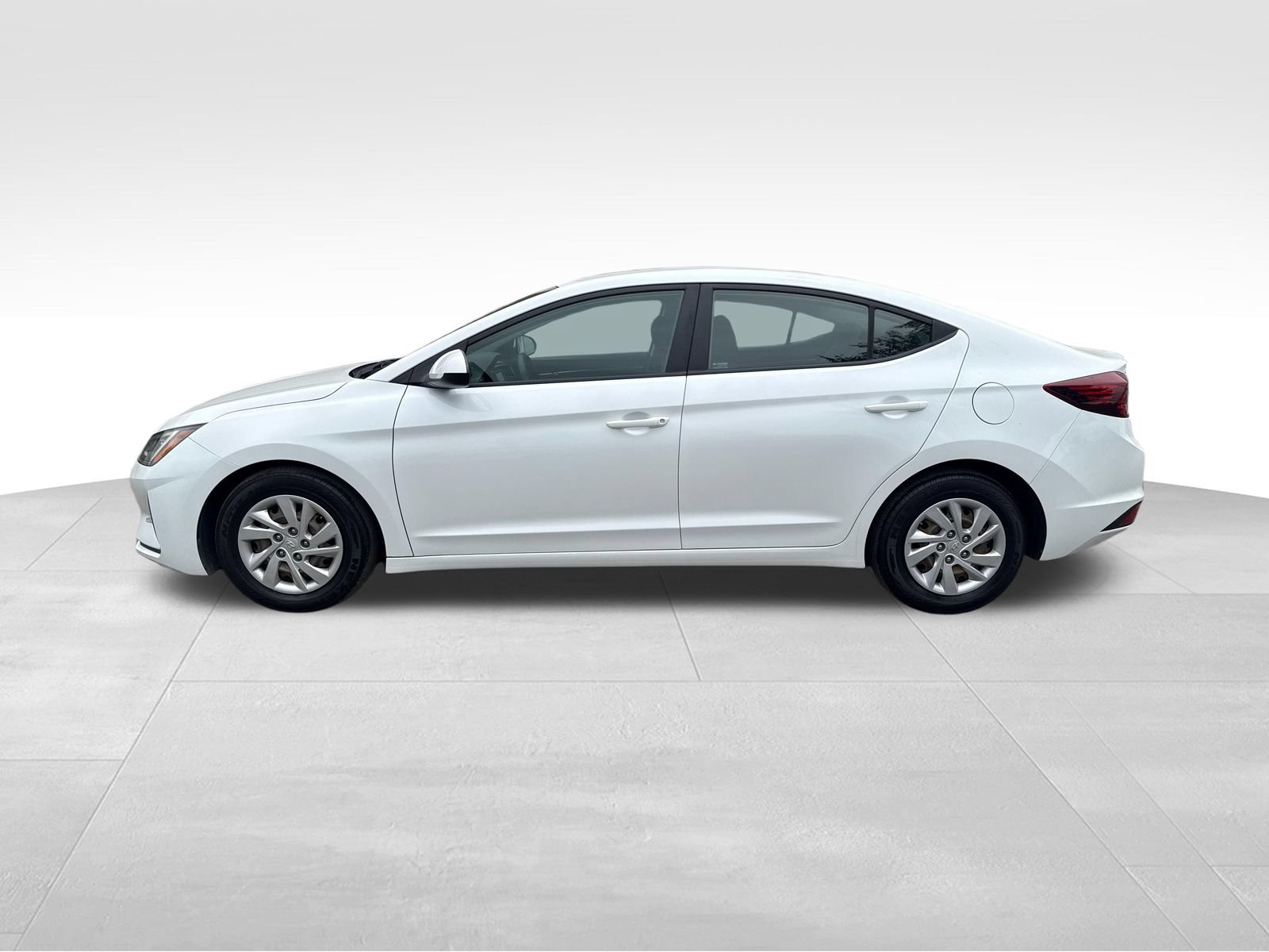 Used 2020 Hyundai Elantra SE w/ Cargo Package (C1) FWD image 2