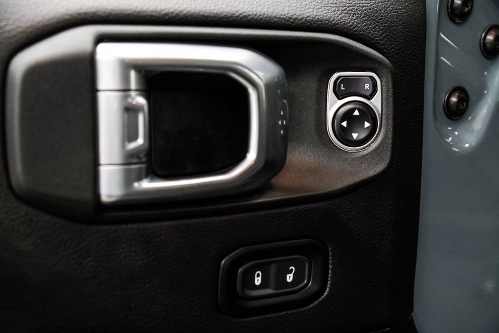 Used 2024 Jeep Gladiator Mojave AWD/4WD image 39