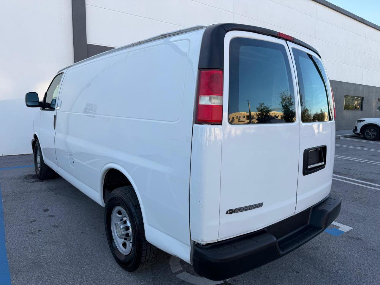 Used 2012 Chevrolet Express 2500 RWD image 5