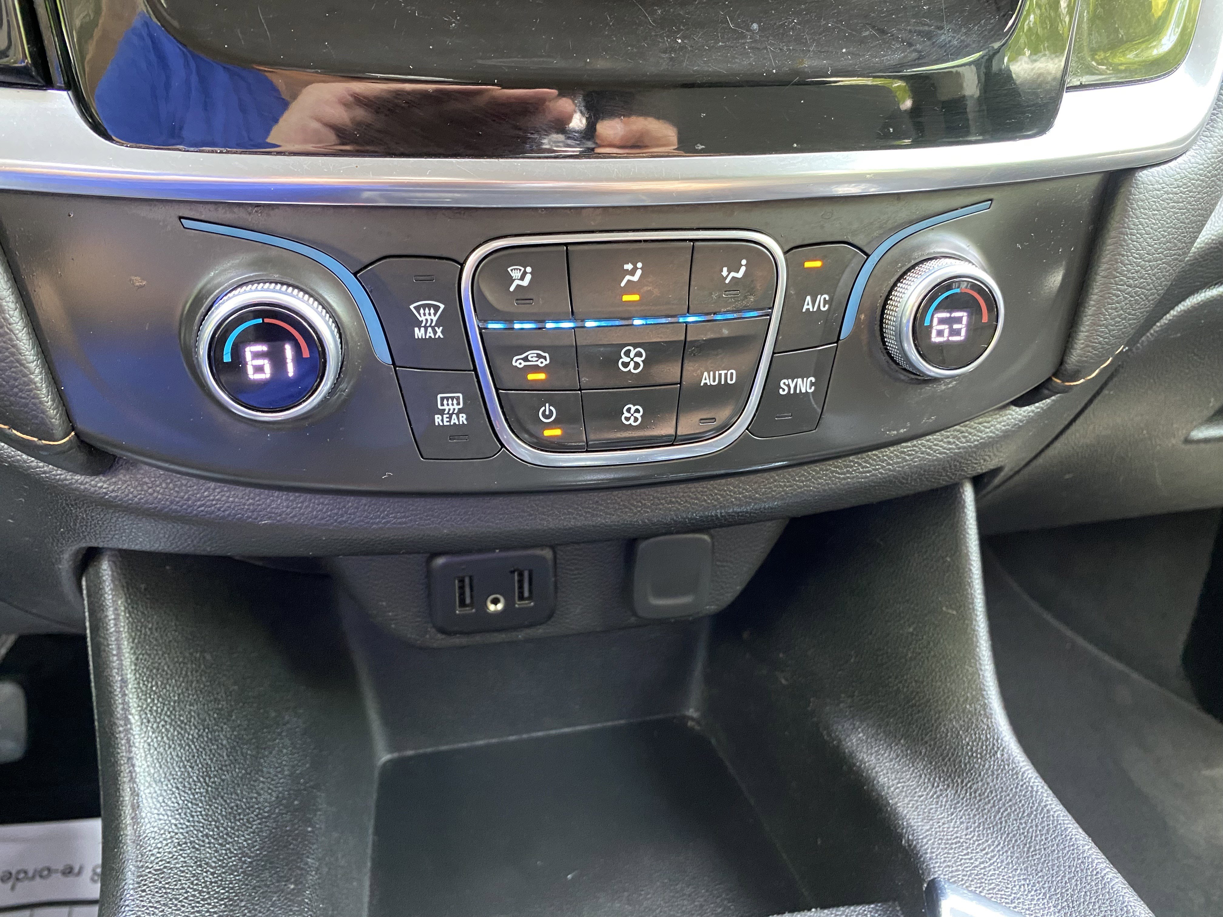 Used 2021 Chevrolet Traverse LS FWD image 28