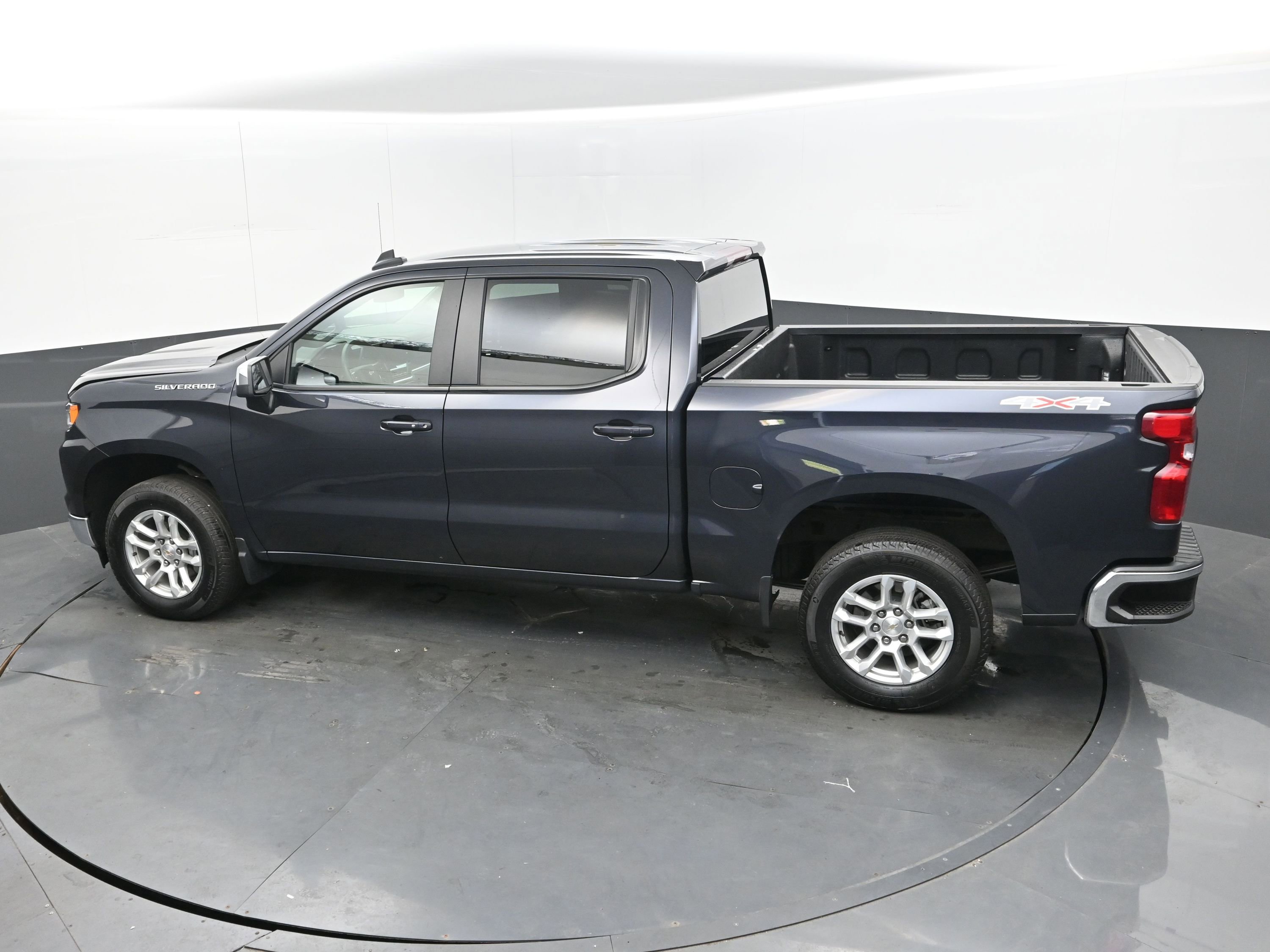 Used 2024 Chevrolet Silverado 1500 LT image 31
