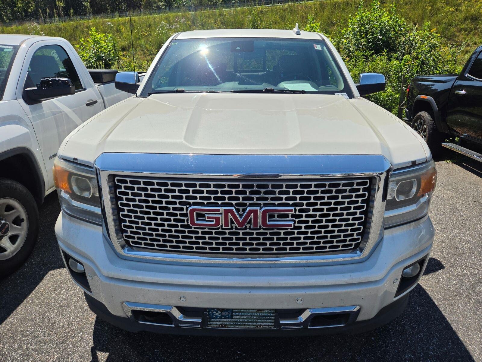 Used 2015 GMC Sierra 1500 Denali w/ Driver Alert Package AWD/4WD image 2