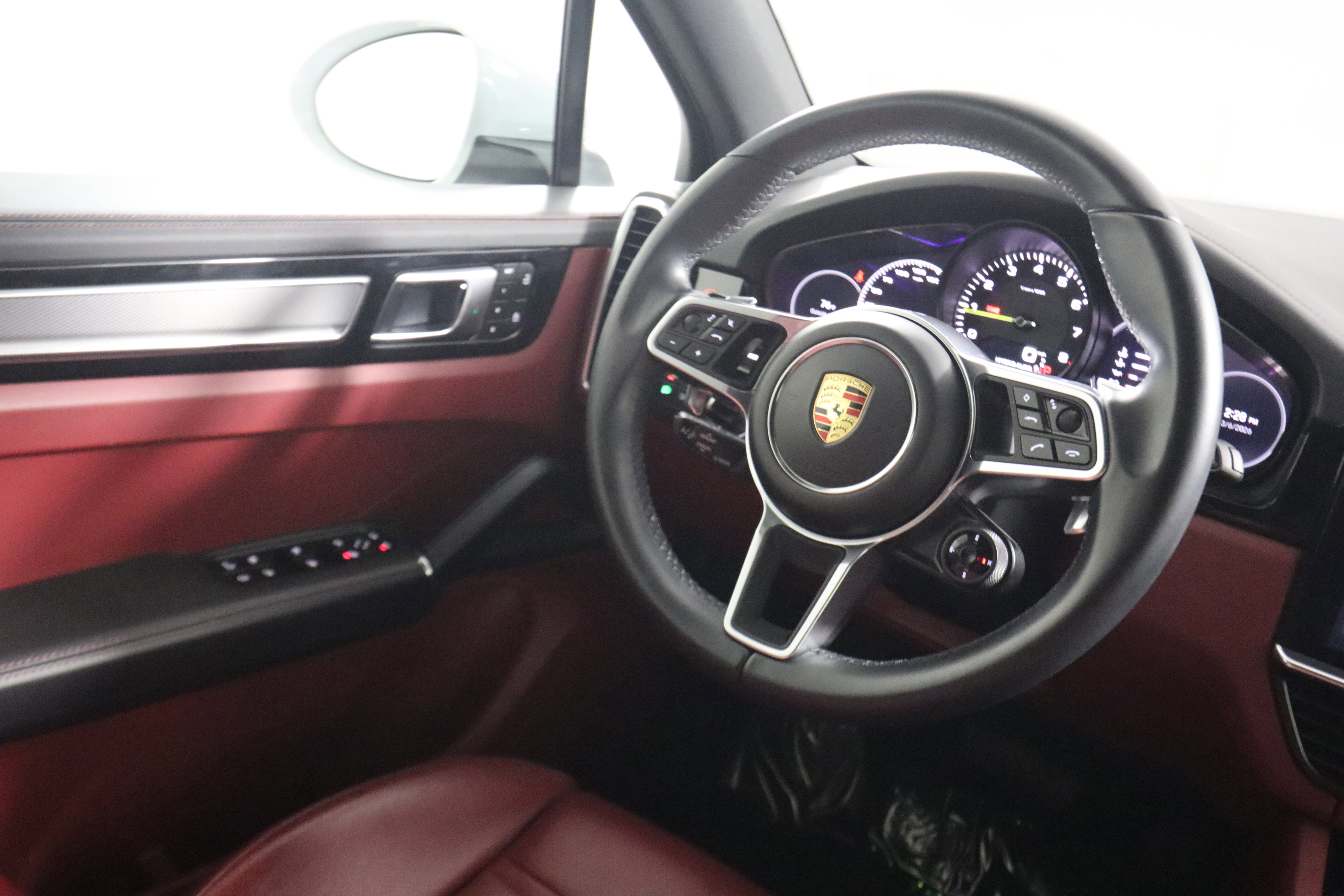Certified 2023 Porsche Cayenne Platinum Edition image 12