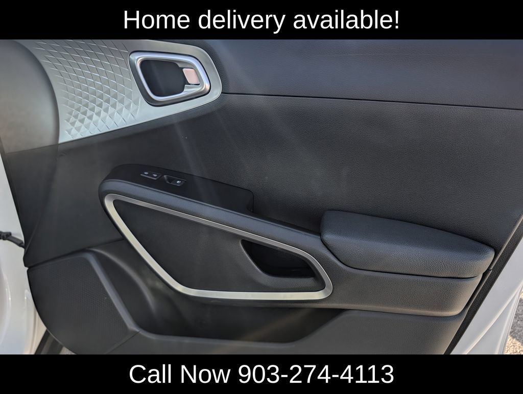 Used 2025 Kia Soul LX w/ LX Technology Package FWD image 32