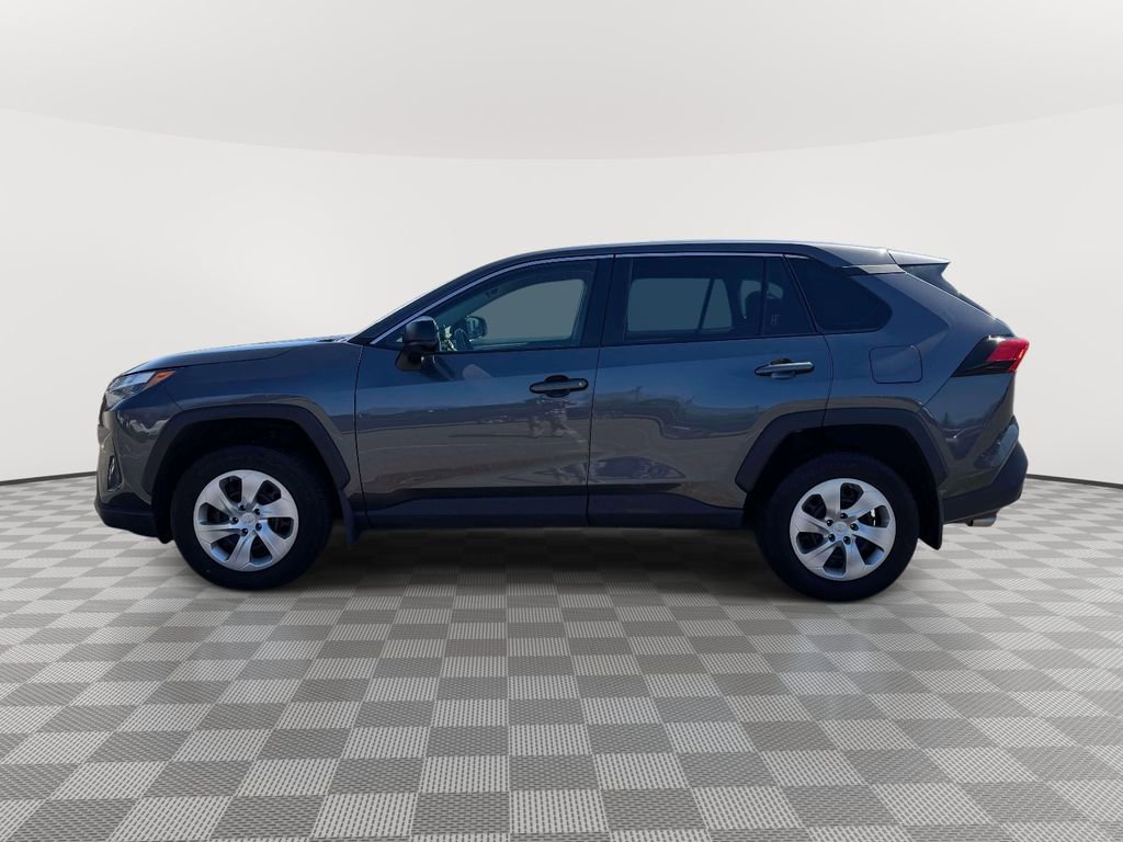 Used 2023 Toyota RAV4 LE AWD/4WD image 4