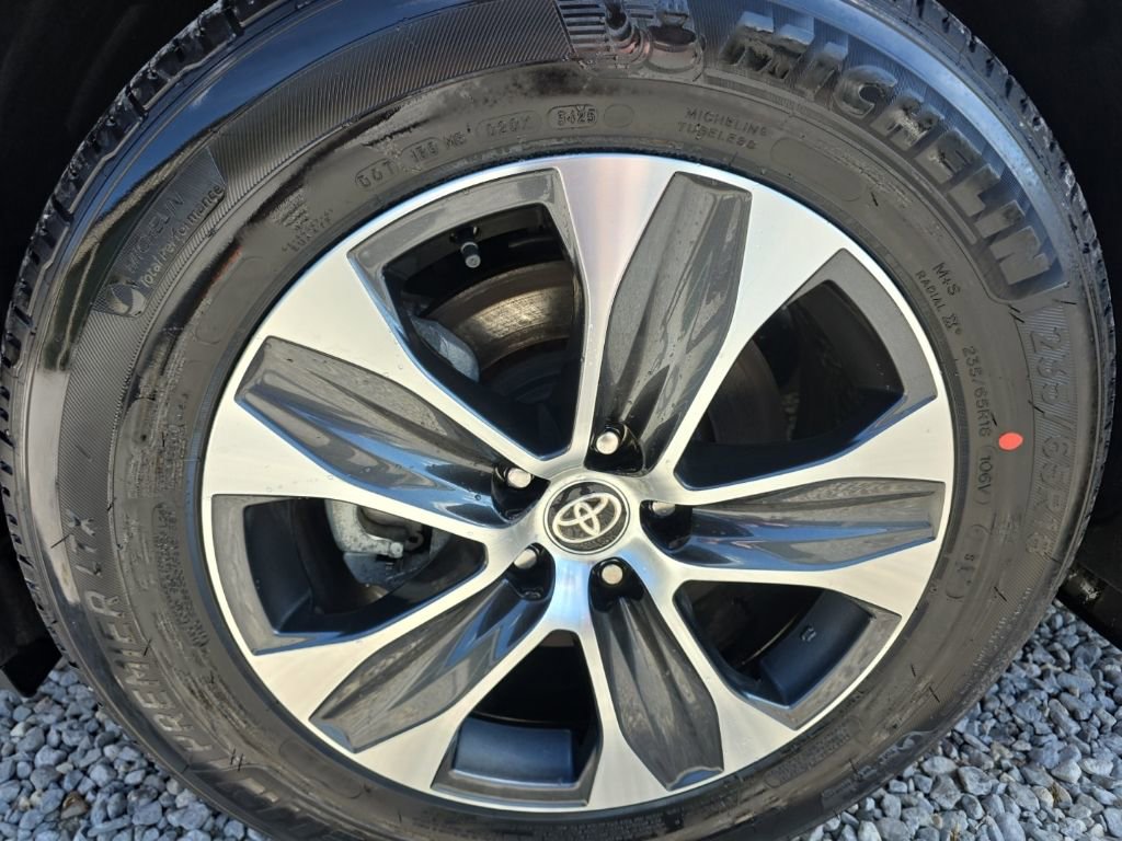 Certified 2026 Toyota Highlander XLE image 11