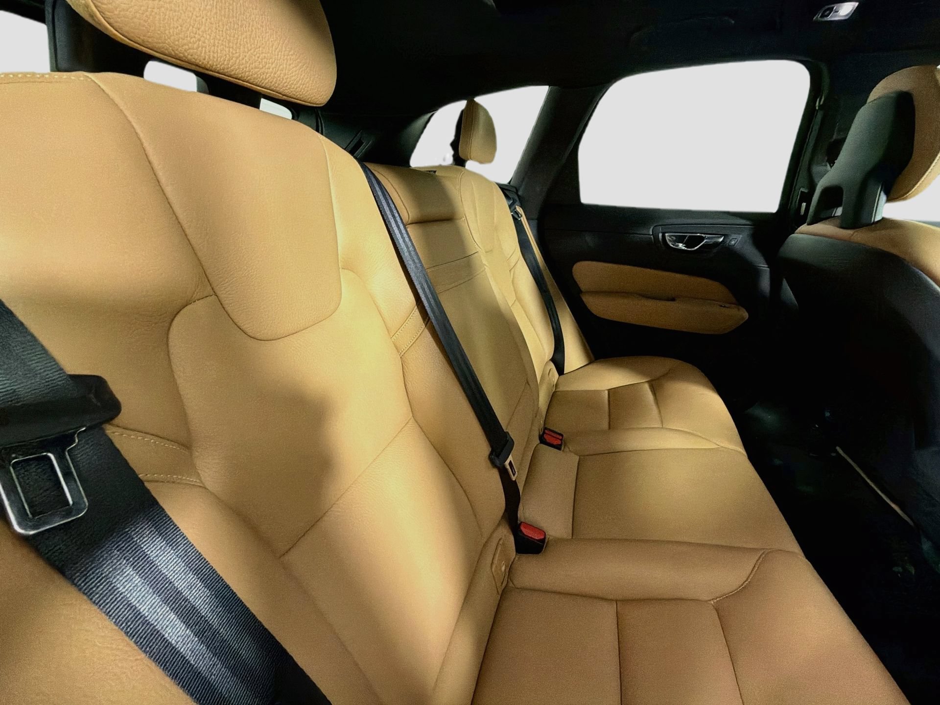 Used 2018 Volvo XC60 T5 Momentum w/ Convenience Package AWD/4WD image 27