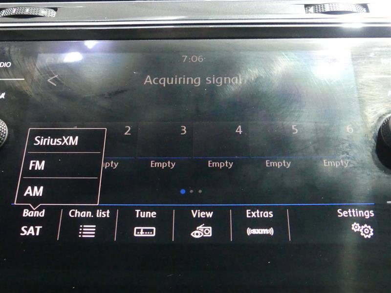 Used 2018 Volkswagen Tiguan SEL image 40