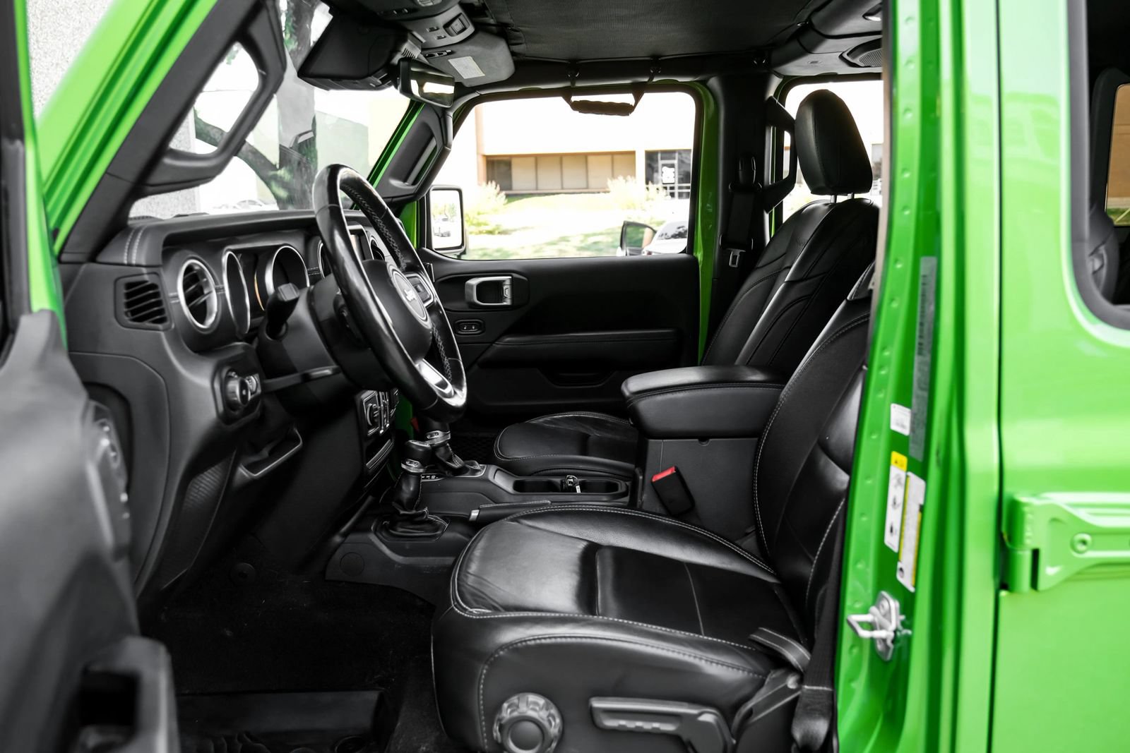 Used 2019 Jeep Wrangler Unlimited Sahara AWD/4WD image 3