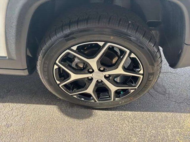 Used 2024 Jeep Compass Limited image 14