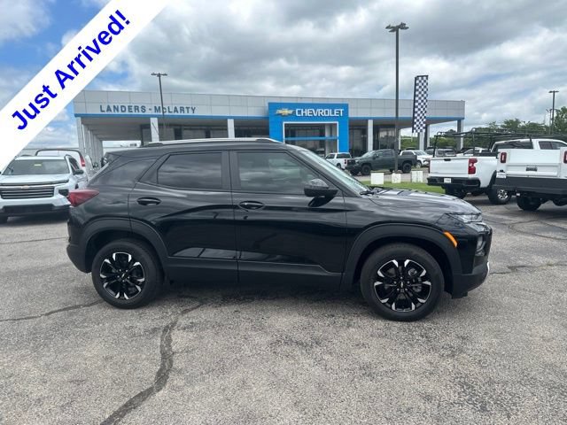 Used 2023 Chevrolet TrailBlazer LT AWD/4WD image 2