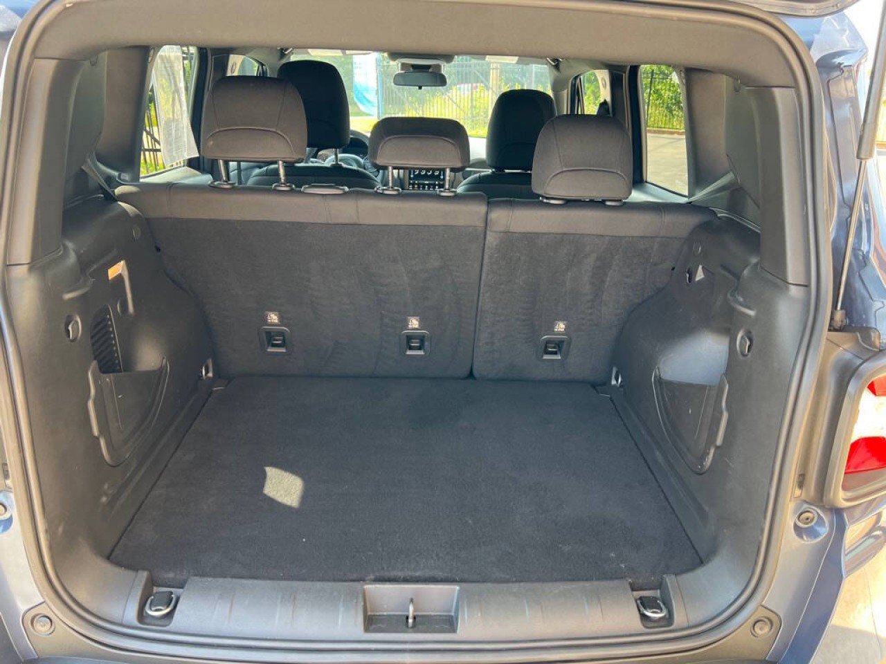 Used 2022 Jeep Renegade Altitude image 14