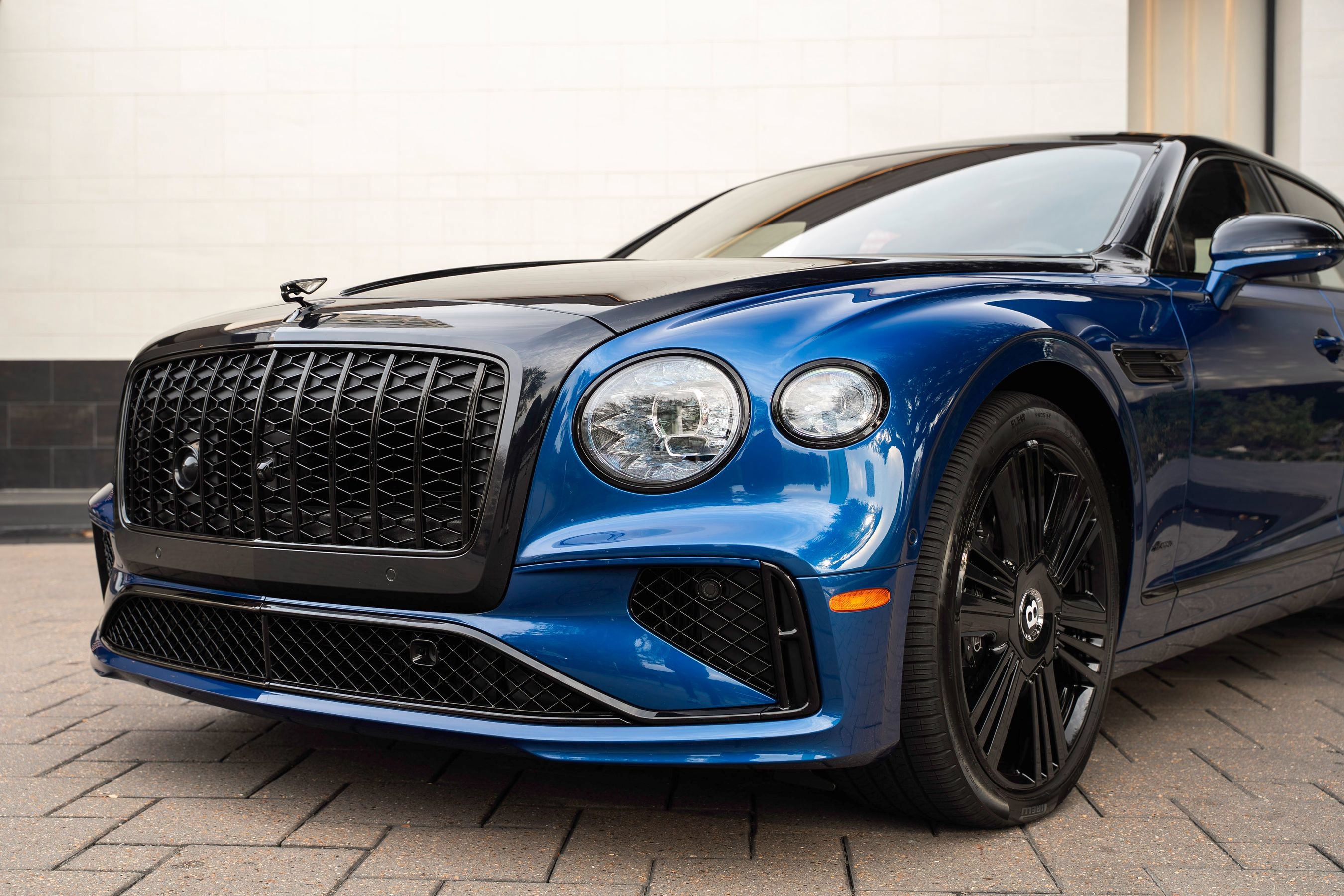 Certified 2026 Bentley Flying Spur Plug-In Hybrid AWD/4WD image 8