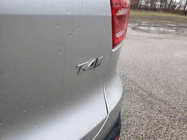 Used 2019 Volvo XC40 T4 Inscription FWD image 19