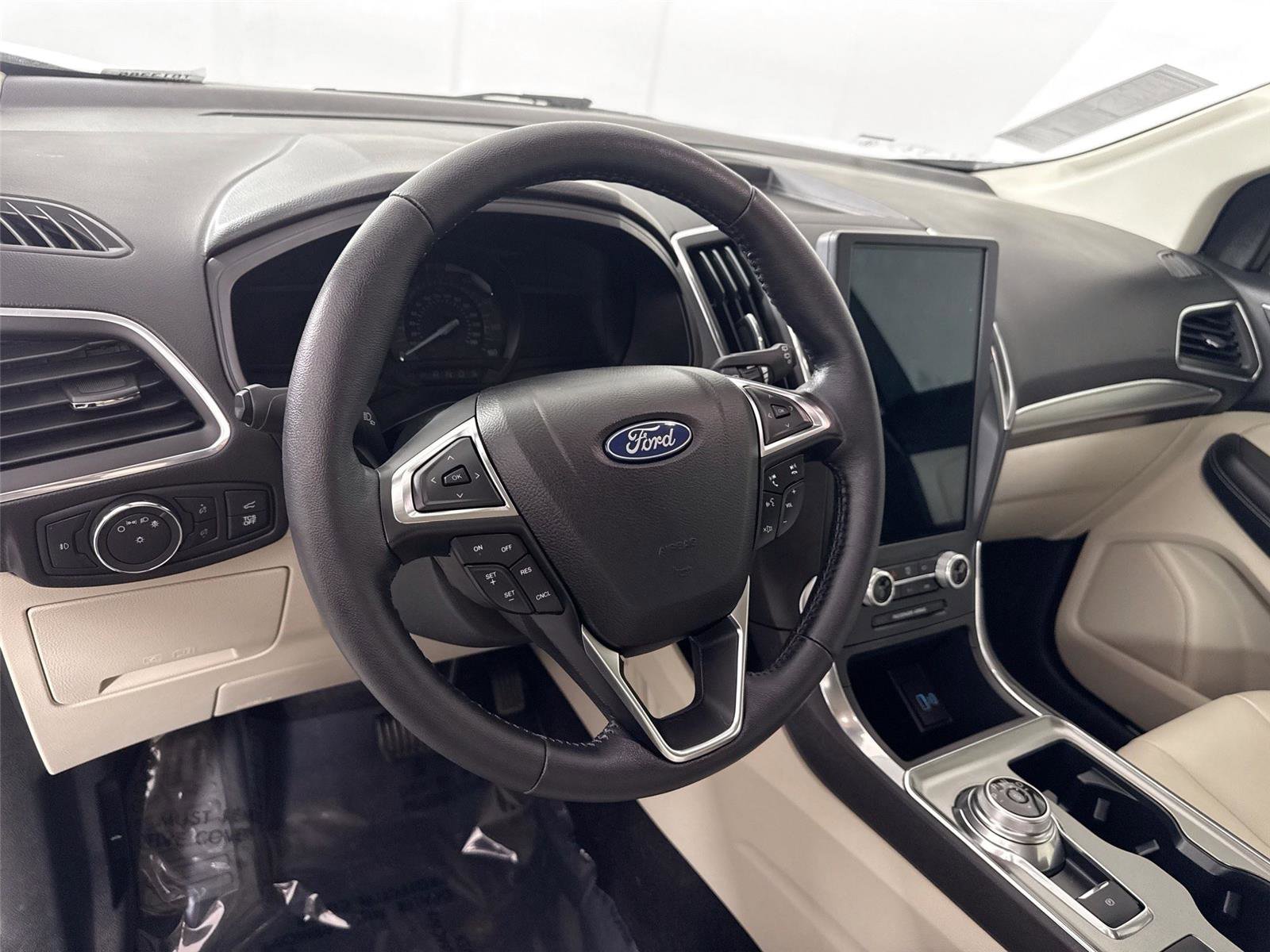 Used 2022 Ford Edge Titanium AWD/4WD image 4