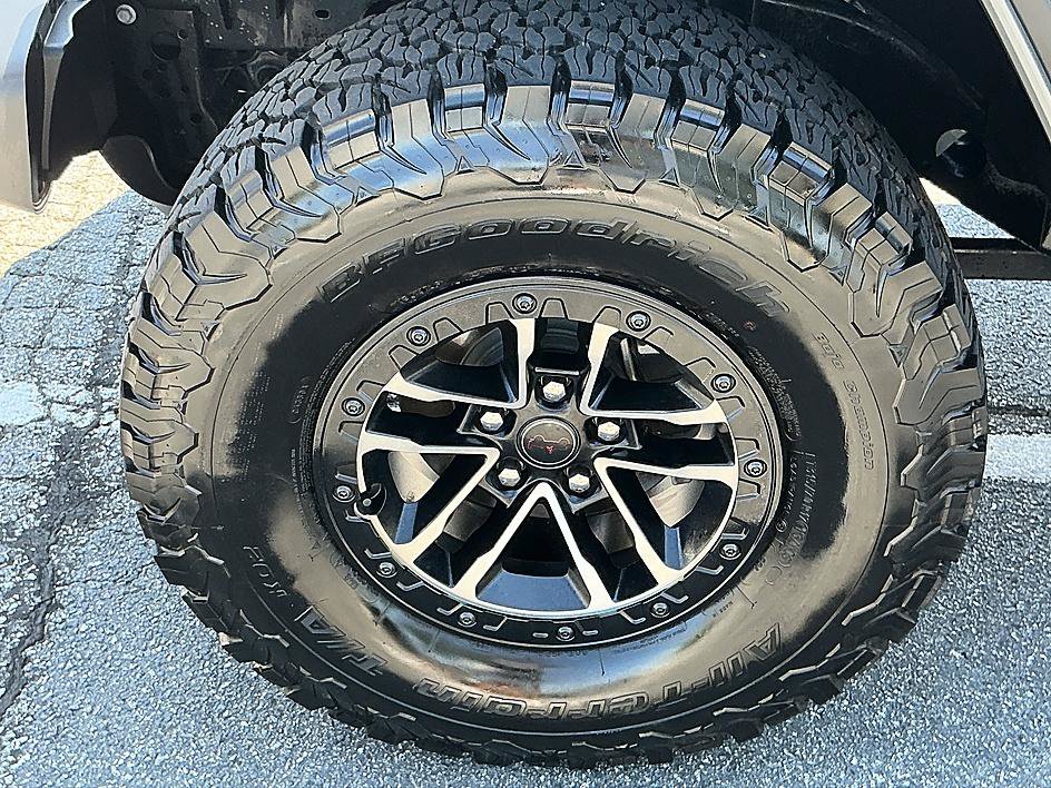 Used 2025 Jeep Wrangler Unlimited Rubicon w/ XTREMEE 35" Tire Package AWD/4WD image 8