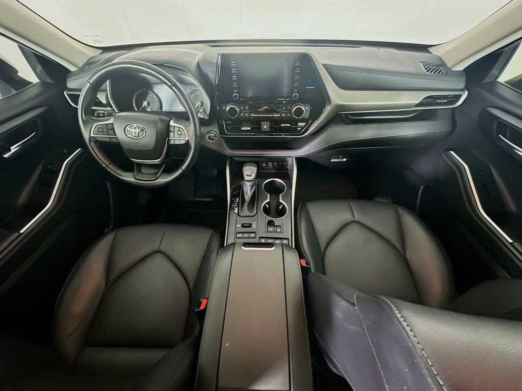 Used 2022 Toyota Highlander XLE image 10