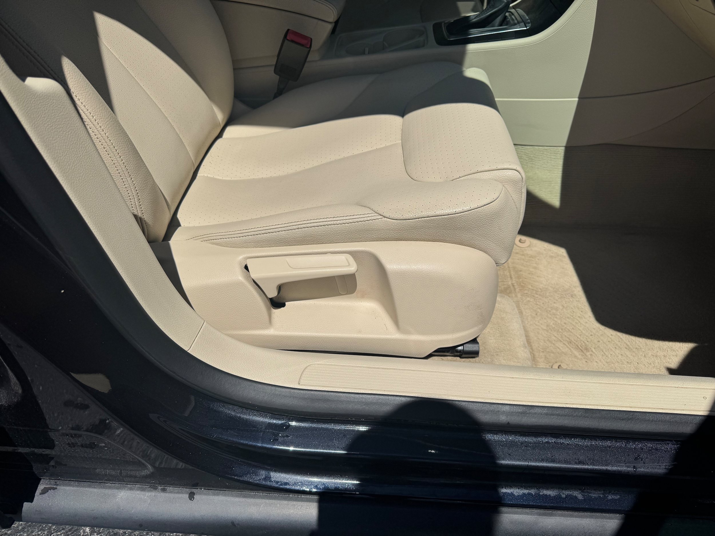 Used 2010 Volkswagen Passat Komfort FWD image 24