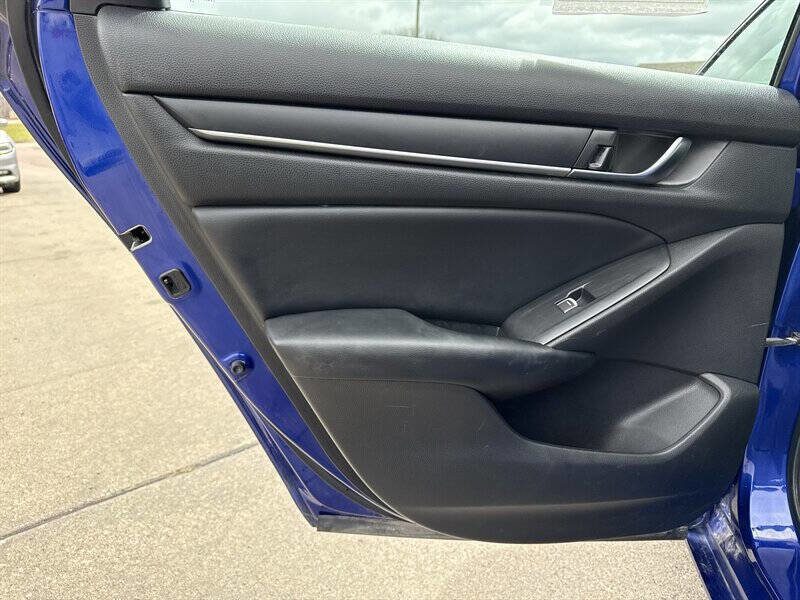 Used 2018 Honda Accord Sport image 17