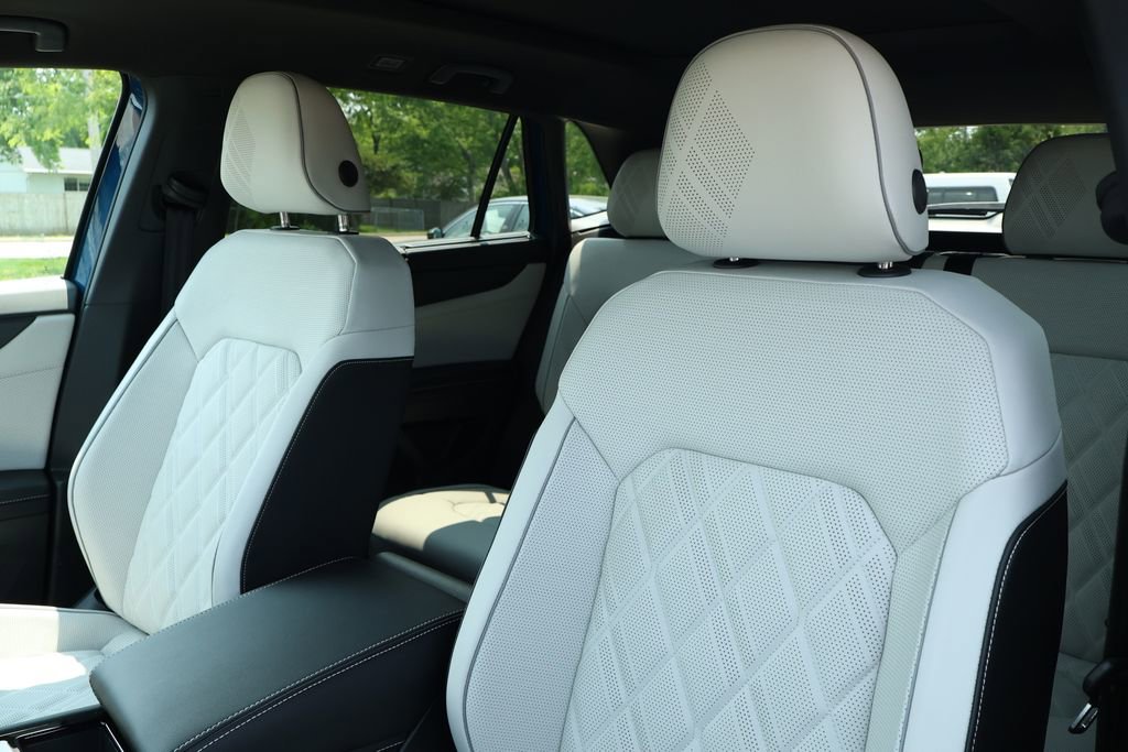 Used 2025 Volkswagen Atlas Cross Sport SEL Premium R-Line image 10