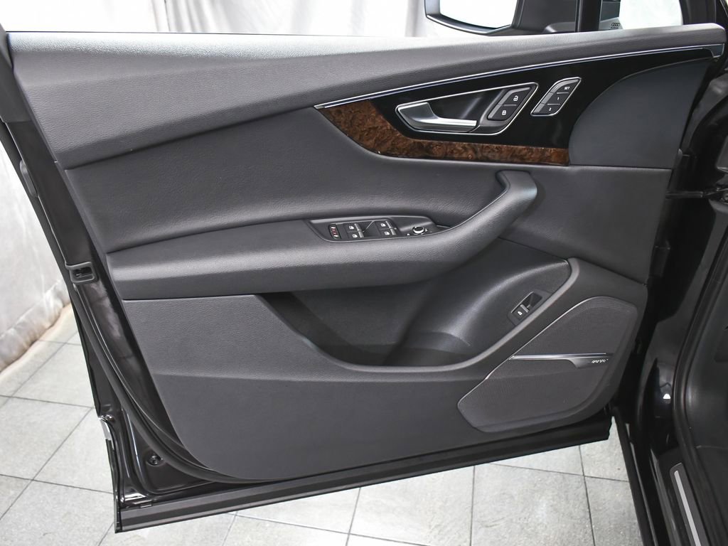 Used 2018 Audi Q7 3.0T Premium Plus AWD/4WD image 9